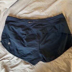 Lululemon Size 8 True Navy 2.5” speed up shorts